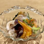 すしやのたい悟 - 貝刺し盛り合わせ（アラカルトメニューより）つぶ貝・帆立・鳥貝・青柳・北寄貝・赤貝の6点盛り(ﾉ◕ヮ◕)ﾉ*.✧