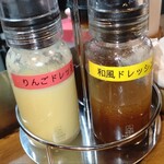 とんかつ小ばやし - リンゴドレッシングと和風ドレッシング