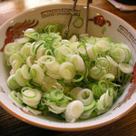 特麺コツ一丁ラーメン - 無料で入れ放題のネギ（にがめ）