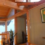 トークギャラリー紫音 - 窓が広くて、採光良好。