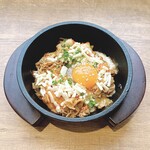 ビビン亭 - 料理写真:豚キムチ・チーズ石焼ビビンバ