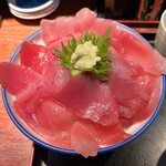 駄菓子屋 - メガ盛りマグロ丼