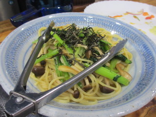 Kyuraso - 〆の一皿はキノコと青菜の和風パスタ。
                        
                        もうしこたま食べてたはずなのに美味しいパスタに皆感動でした。
                        
                        