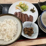 利久 ルミネ横浜店 - 牛タン定食2497円