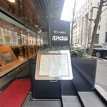 アピシウス - 地上入り口（閉店後に撮影）