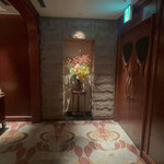 アピシウス - 所々に飾られているお花は毎週月曜日に変わる