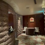 アピシウス - 入り口付近　左手側はレセプション