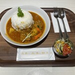 マザーズキッチン - マザーズカレー全景。
青ネギだけではなく、ちゃんとパクチーが一枚だけ乗るのも好感です。