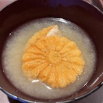 阿古屋茶屋 - 最中を割ると、中の味噌が溶けて美味しい味噌汁に♪