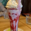 ビーチカフェ カモガワ - スペシャルスロートのストロベリー。