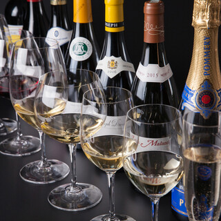 ブルゴーニュの逸品からノンアルカクテルまで多彩な品揃え