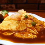 ポートサイドキッチン バイ グリル満天星麻布十番 - オムレツライス (ワンプレートミックス)