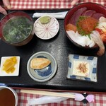 漁師の海鮮丼 - 2700円の海鮮丼