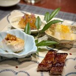 中華寝台 - 前菜盛り合わせ（毛蟹・墨烏賊・甘鯛・焼豚）
      今回は、唐墨の風味がいい墨烏賊が好み。