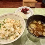 てんぷら天英 - 海老の天バラごはん
      鳥羽のめかぶの赤だし