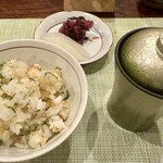 てんぷら天英 - 海老の天バラごはん
      鳥羽のめかぶの赤だし