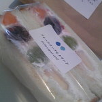 フルーツサンド￥５１８
          パッケージ