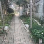 基別邸 古楽庵 - お店へと続くアプローチ