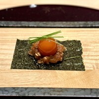 焼鳥 天赦 - 信玄鶏とササミのユッケ　金柑の海苔巻き