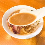 拉麺 mellow - 得製 豚と水のそば(スープ)