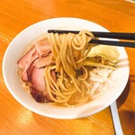 拉麺 mellow - 得製 豚と水のそば(麺)