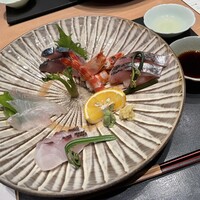 坐来 大分 - お造り2:（左上から」関サバ、車海老、関あじ、ひらめ、桜鯛
