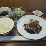 キッチン ブルー グローブ - 冷やたんも一緒に運ばれ、定位置へシフト