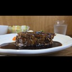 キッチン ブルー グローブ - 横から、バルサミコソースはタップリ