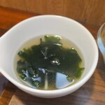 キッチン ブルー グローブ - わかめスープのアップ