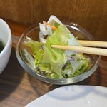 キッチン ブルー グローブ - サラダをいただき