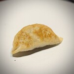 292065705 - 春野菜餃子（筍・春キャベツ・蕗の薹）
                        何度か通っている中でも、この餃子は初めてかも。
                        3、4月限定だそうで、今日イチはこれ！
                        皮のモッチリ感と、山菜の苦味やキャベツの甘味。
                        筍の食感アクセントもいい♪