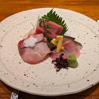 春秋ユラリ 恵比寿 - 鮮魚のお造り盛合せ