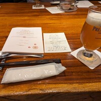 春秋ユラリ 恵比寿 - メニューは、お店作成です。右の冊子は、お店の作成ではありません。主催者のオリジナルです。