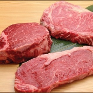 We have carefully selected domestic Japanese black beef, Australian beef, and American beef.