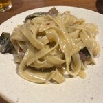 292076547 - タリアテッレ　自家製サルシッチャと茄子　唐辛子の濃厚クリームソース