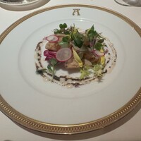 アピシウス - 槍烏賊のサラダ仕立て　黒ニンニクとブラックオリーブのタプナードソース