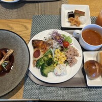 MIDO RESTAURANT PIC NIKA - 