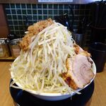 ラーメン 裏二郎 - 小ラーメン950円（野菜900グラム、アブラ普通）