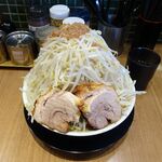 ラーメン 裏二郎 - 小ラーメン950円（野菜900グラム、アブラ普通）