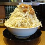 ラーメン 裏二郎 - 小ラーメン950円（野菜900グラム、アブラ普通）