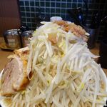 ラーメン 裏二郎 - 小ラーメン950円（野菜900グラム、アブラ普通）