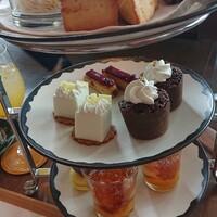 ザ タヴァン グリル＆ラウンジ - 
