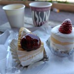 ノア洋菓子店 - 料理写真:モンブラン518円とショートケーキ518円