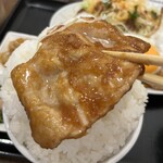 わ楽 - ロース肉チャーシュー風　オンザライス  