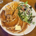 カフェ マチルダ - ハニーマスタードチキンパンケーキ