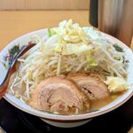 ぶっ豚 - 料理写真:小ラーメン＆黒烏龍茶ジョッキ