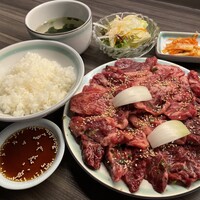 上野太昌園 上野本店 - まるたいランチ カルビ300g ハラミ120g