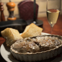 カルネジーオ イースト - 