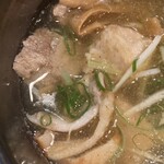 ラーメン 坊也哲 - つけ麺（1,100円）
      底に具材ゴロゴロ沈んでます