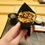 髙橋 謙太郎 - あん肝。シャリをポン菓子にして巻いてます。